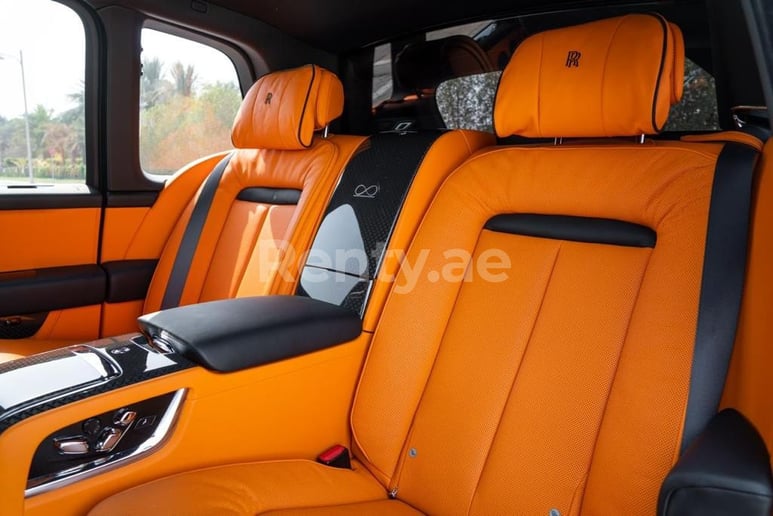 Rolls Royce Cullinan (Gris), 2021 para alquiler en Dub&aacute;i