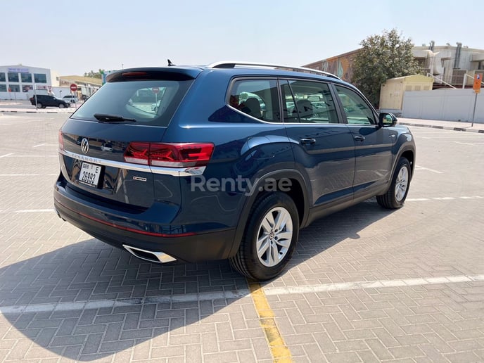 Volkswagen Teramont (Grijs), 2022 te huur in Dubai