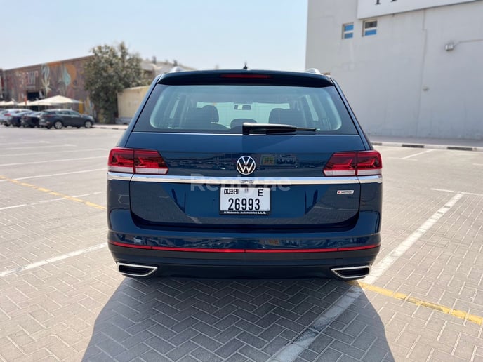 Volkswagen Teramont (Grijs), 2022 te huur in Dubai