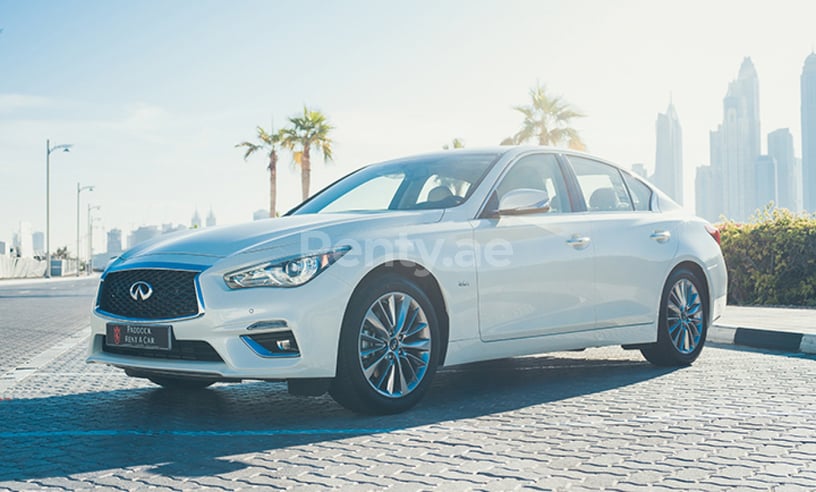 Infiniti Q50 (Blanc), 2018 &agrave; louer &agrave; Duba&iuml;