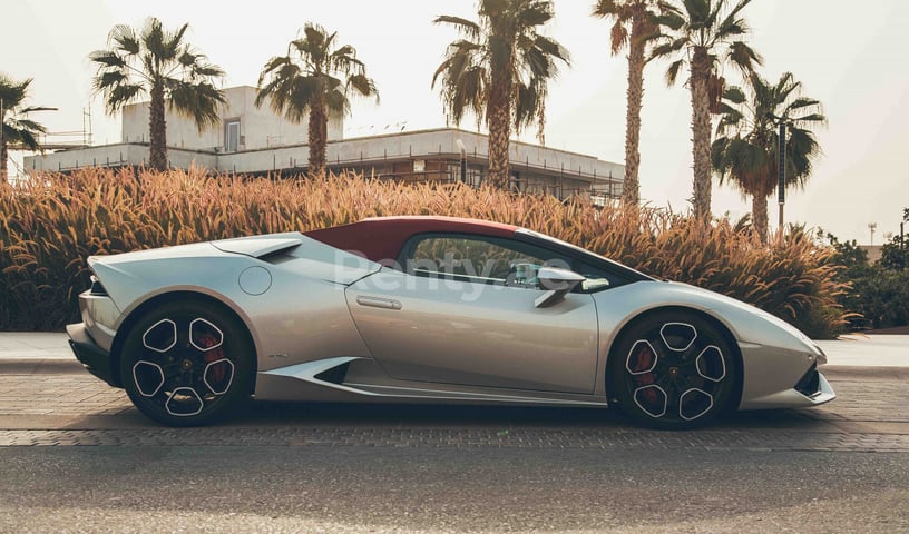 إيجار لامبورغيني هوراكان سبايدر LP-610 (فضة), 2017 في دبي