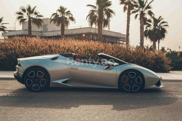 إيجار لامبورغيني هوراكان سبايدر LP-610 (فضة), 2017 في دبي