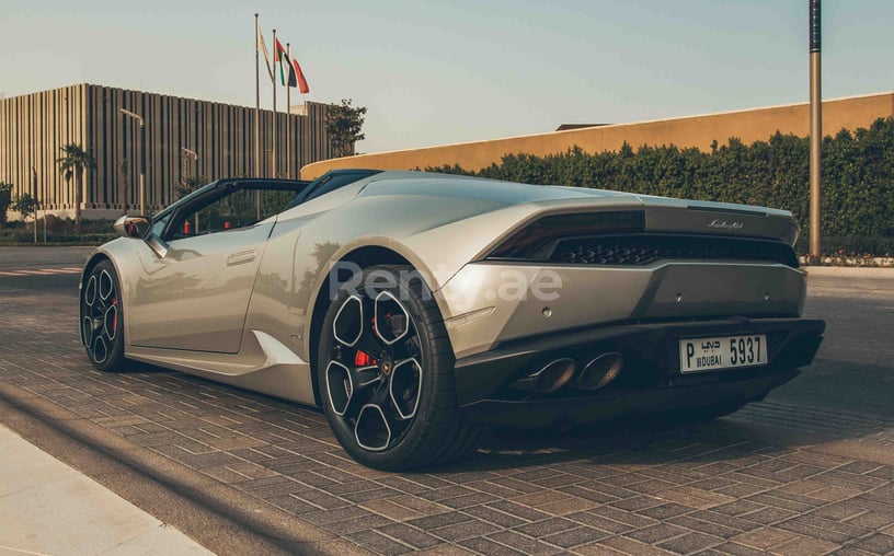 إيجار لامبورغيني هوراكان سبايدر LP-610 (فضة), 2017 في دبي