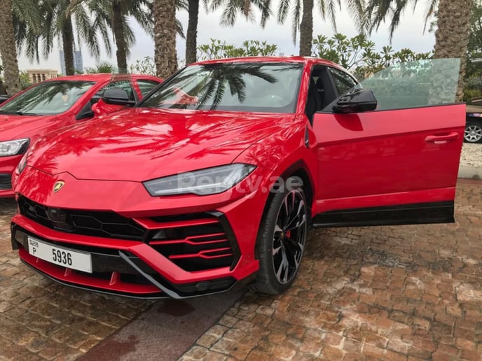 Lamborghini Urus (Rouge), 2019 &agrave; louer &agrave; Duba&iuml;