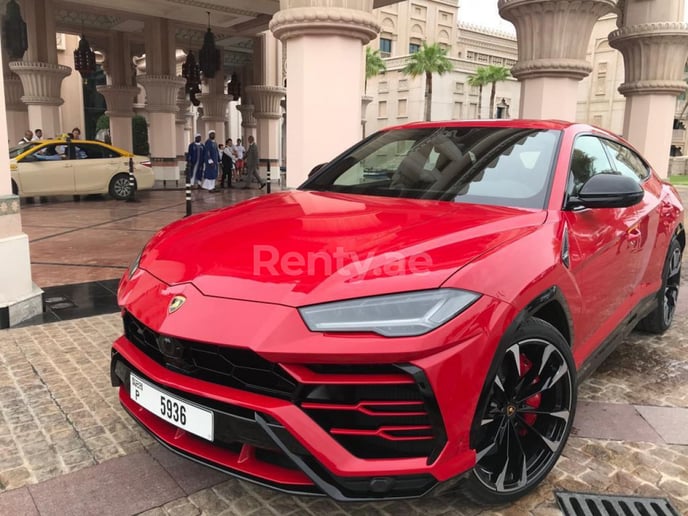 Lamborghini Urus (Rouge), 2019 &agrave; louer &agrave; Duba&iuml;