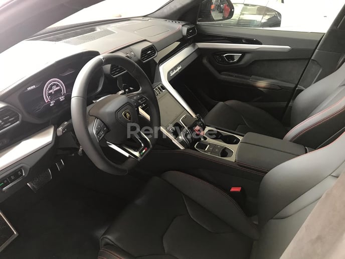 Lamborghini Urus (Rouge), 2019 &agrave; louer &agrave; Duba&iuml;