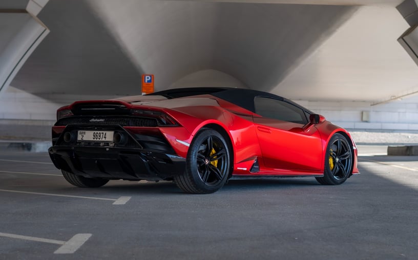 Lamborghini Huracan Evo Spyder (Marrone), 2023 - offerte di leasing in Abu Dhabi