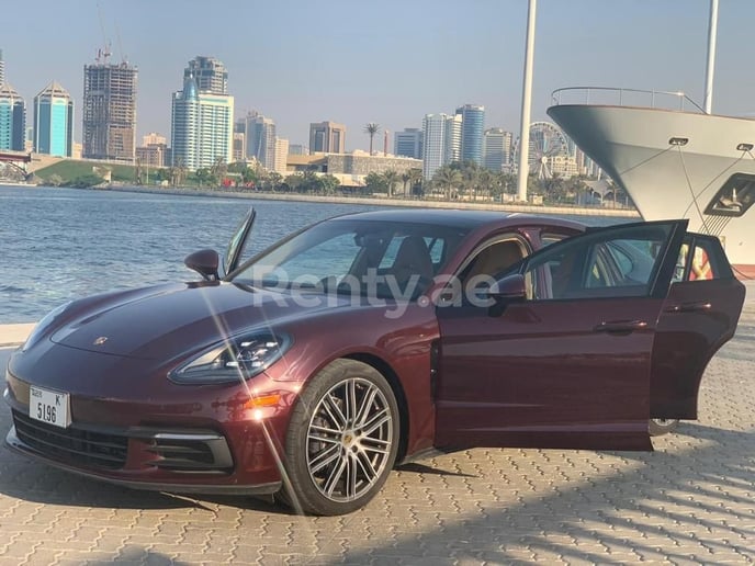 Porsche Panamera (Kastanjebruin), 2019 te huur in Dubai