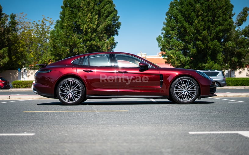 Porsche Panamera (Bordeaux), 2022 &agrave; louer &agrave; Duba&iuml;