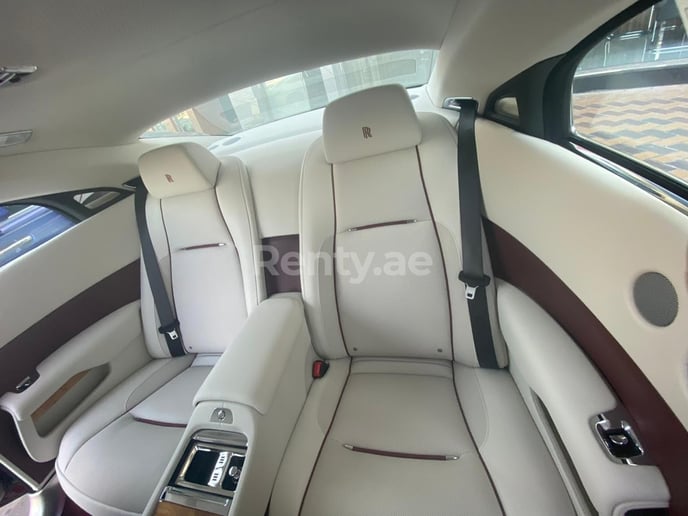 Dubai'de kiralık Rolls Royce Wraith (Bordo), 2019