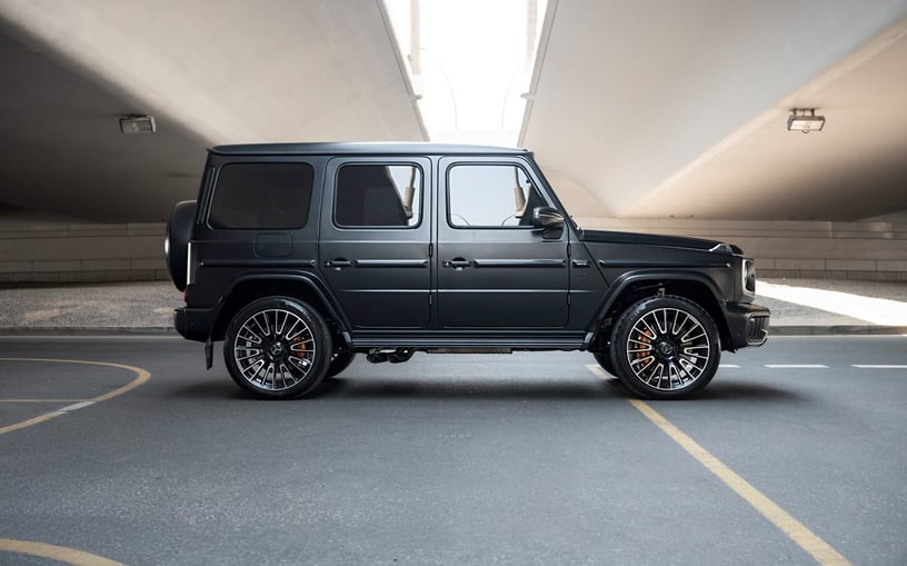 مرسيدس G63 AMG (أسود لامع), 2025 - عروض التأجير في رأس الخيمة