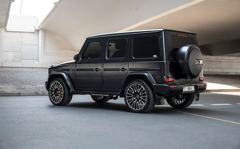 مرسيدس G63 AMG (أسود لامع), 2025 - عروض التأجير في رأس الخيمة