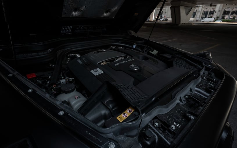 مرسيدس G63 AMG (أسود لامع), 2025 - عروض التأجير في رأس الخيمة