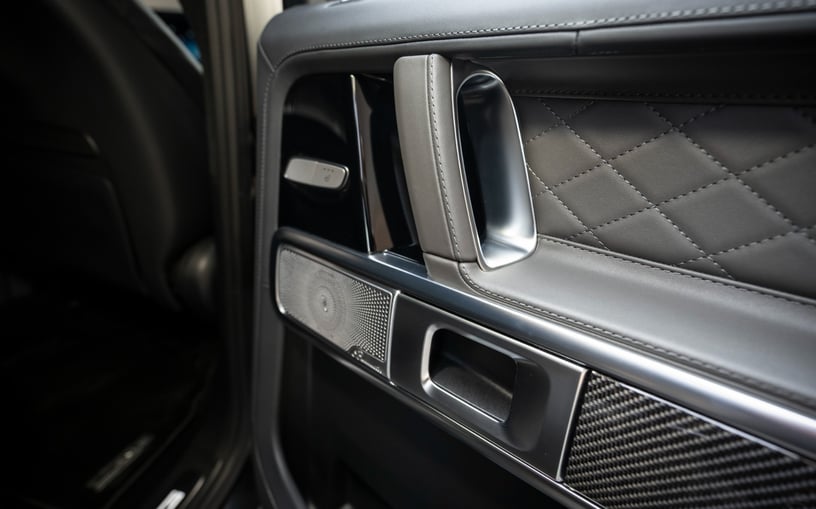 مرسيدس G63 AMG (أسود لامع), 2025 - عروض التأجير في رأس الخيمة