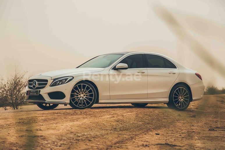 Mercedes C 200 (Blanc), 2016 &agrave; louer &agrave; Duba&iuml;