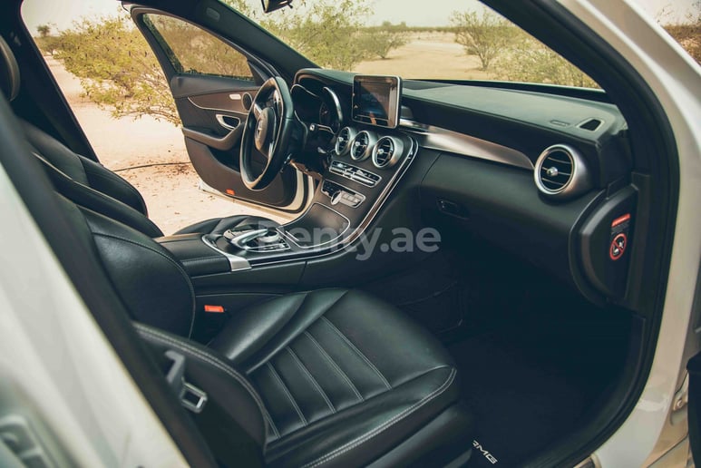 Mercedes C 200 (Blanc), 2016 &agrave; louer &agrave; Duba&iuml;