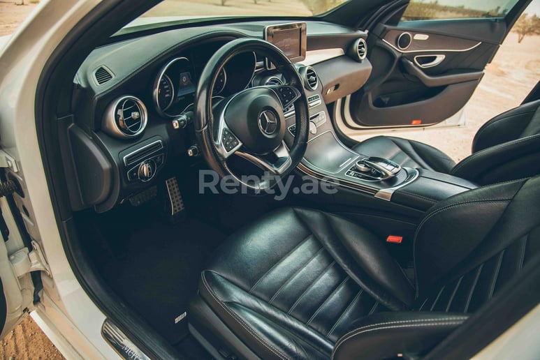 Mercedes C 200 (Blanc), 2016 &agrave; louer &agrave; Duba&iuml;