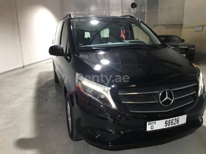 Dubai'de kiralık Mercedes VITO (Siyah), 2019