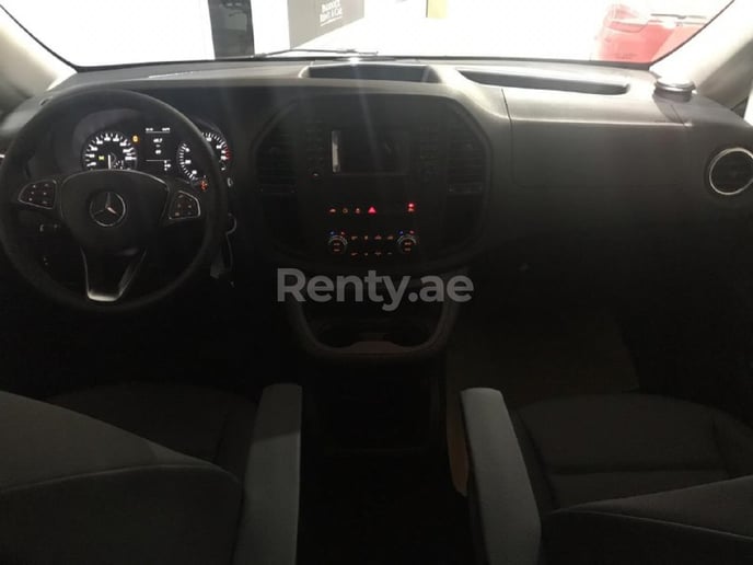 Dubai'de kiralık Mercedes VITO (Siyah), 2019