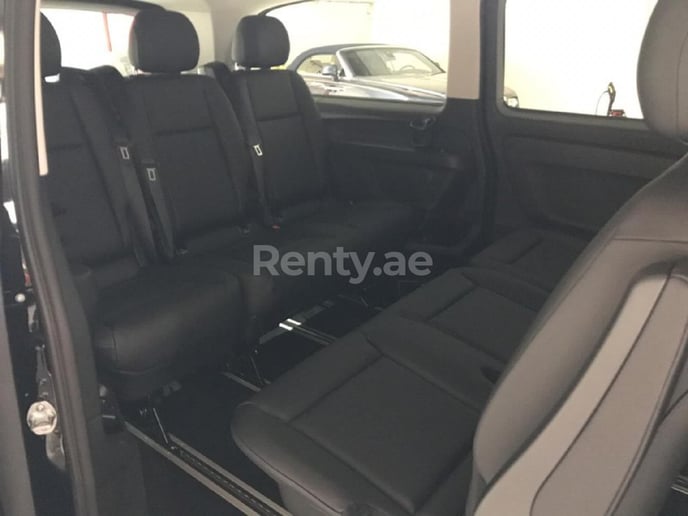Dubai'de kiralık Mercedes VITO (Siyah), 2019