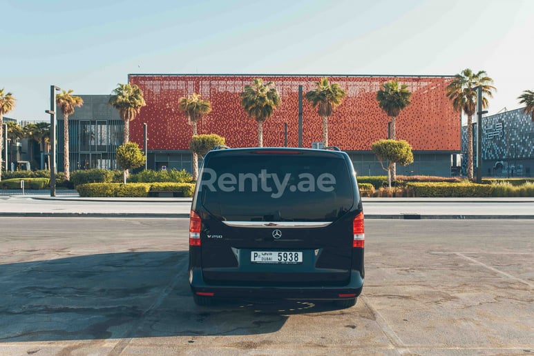 Mercedes V Class (Nero), 2017 in affitto a Dubai