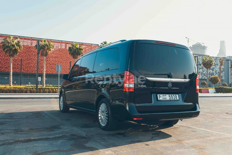 Mercedes V Class (Nero), 2017 in affitto a Dubai