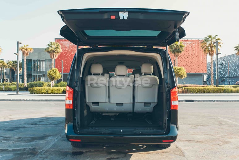 Mercedes V Class (Nero), 2017 in affitto a Dubai