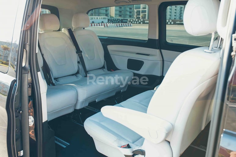 Mercedes V Class (Nero), 2017 in affitto a Dubai
