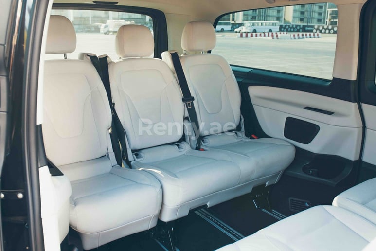 Mercedes V Class (Nero), 2017 in affitto a Dubai