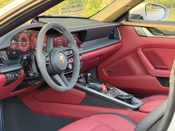Porsche 911 / Carrera (Nardo gris), 2026 &agrave; louer &agrave; Abu Dhabi