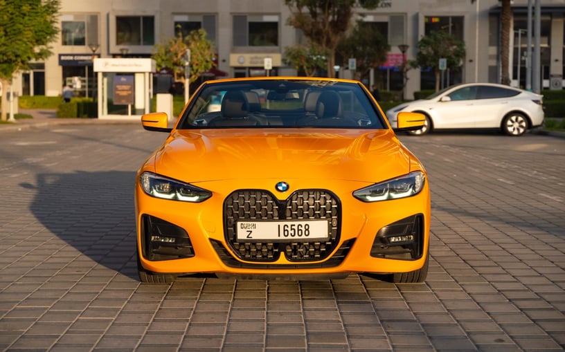 BMW 430i cabrio (Arancia), 2023 in affitto a Ras Al Khaimah