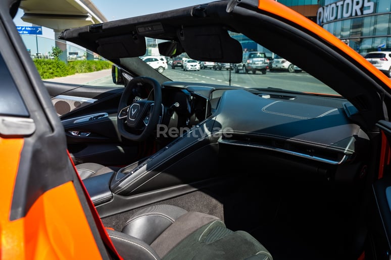 Chevrolet Corvette C8 (Oranje), 2021 te huur in Dubai