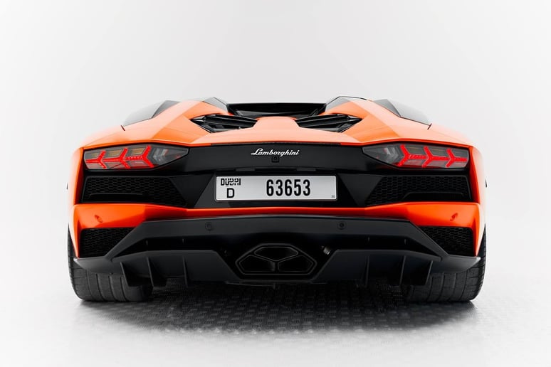 Lamborghini Aventador S Roadster (Оранжевый), 2019 для аренды в Дубай