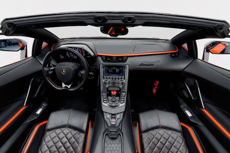 Lamborghini Aventador S Roadster (Оранжевый), 2019 для аренды в Дубай