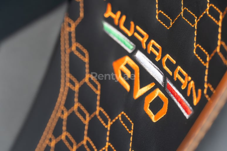 Lamborghini Evo Spyder (Arancia), 2020 in affitto a Dubai