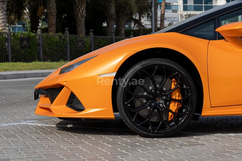 Lamborghini Evo Spyder (Arancia), 2020 in affitto a Dubai