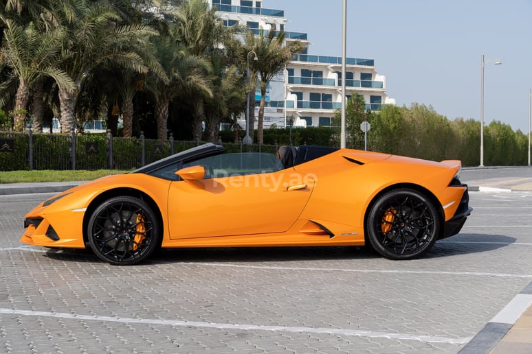 Lamborghini Evo Spyder (Arancia), 2020 in affitto a Dubai