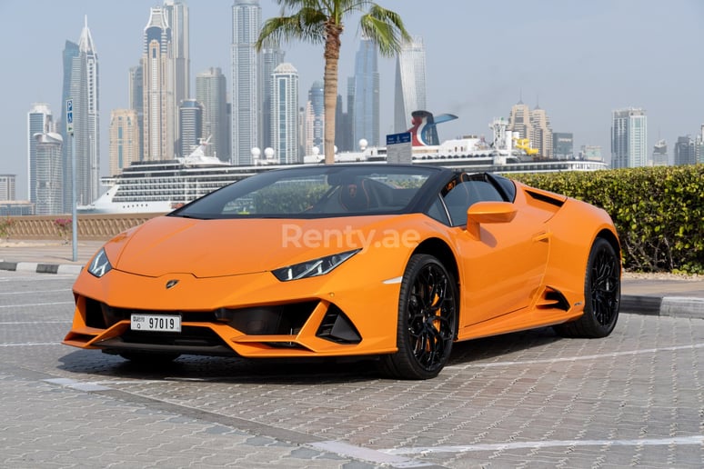 Lamborghini Evo Spyder (Arancia), 2020 in affitto a Dubai