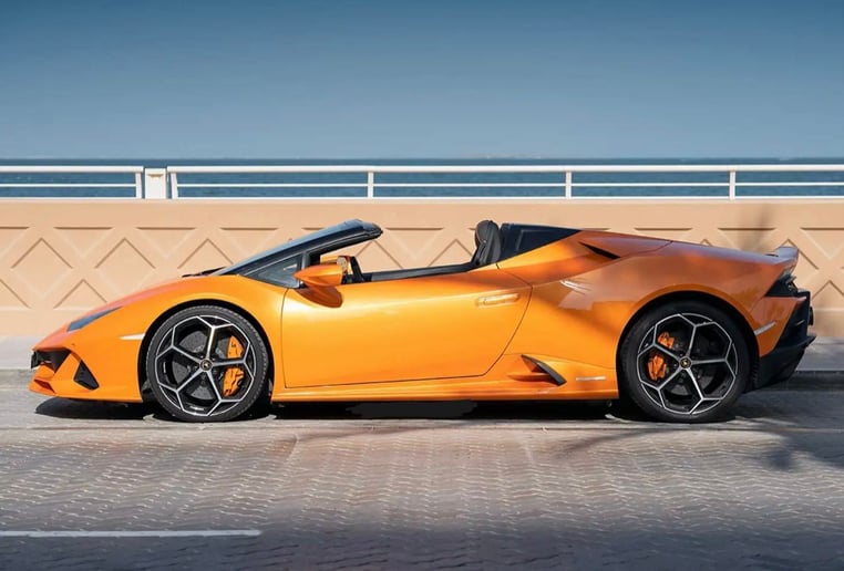 Lamborghini Huracan Evo Spyder (Orange), 2020  zur Miete in Abu Dhabi