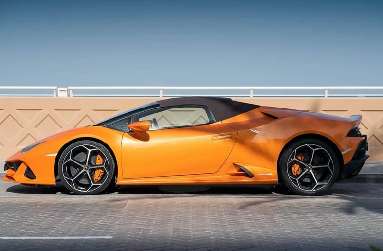 Lamborghini Huracan Evo Spyder (Orange), 2020  zur Miete in Abu Dhabi