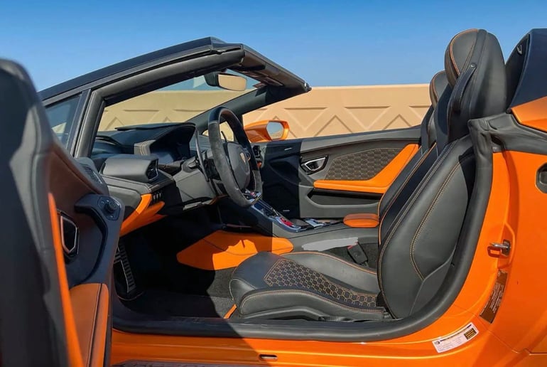 Lamborghini Huracan Evo Spyder (Orange), 2020  zur Miete in Abu Dhabi