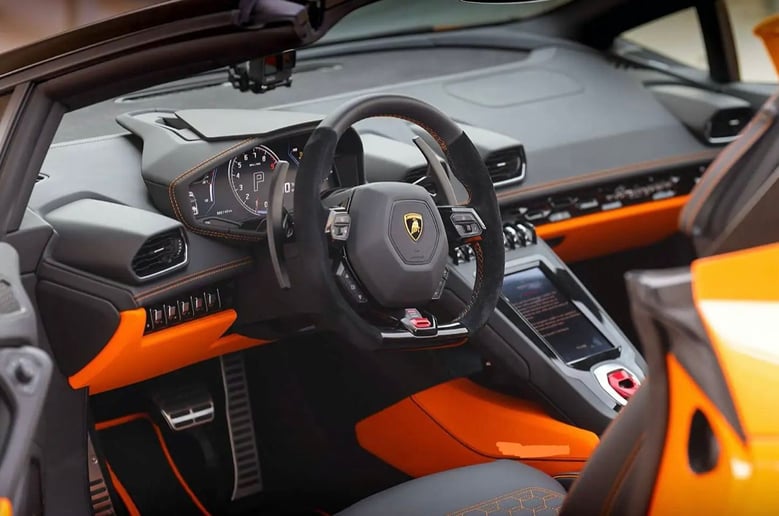 Lamborghini Huracan Evo Spyder (Orange), 2020  zur Miete in Abu Dhabi