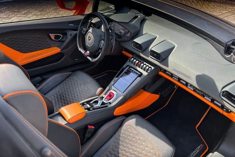 Lamborghini Huracan Evo Spyder (Orange), 2020  zur Miete in Abu Dhabi