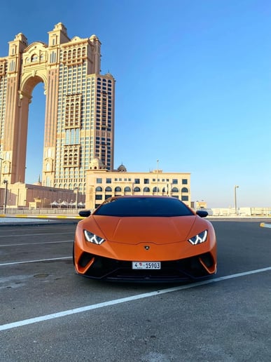 Lamborghini Huracan Performante (Orange), 2018  zur Miete in Abu Dhabi