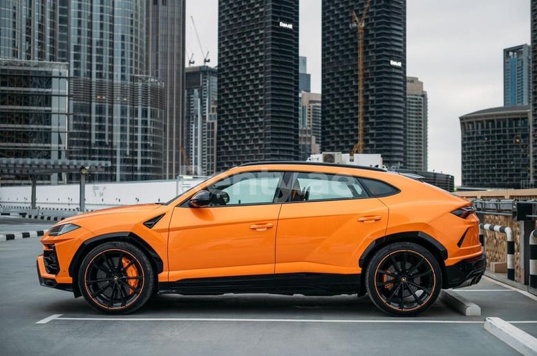 Lamborghini Urus Capsule (Arancia), 2022 in affitto a Dubai