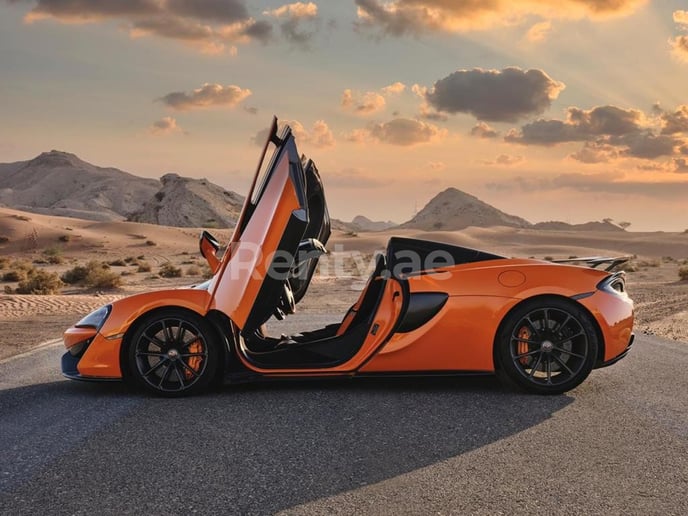 إيجار مكلارين 570S سبايدر (البرتقالي), 2019 في دبي