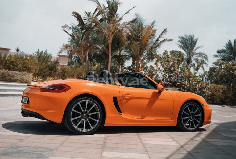 Porsche Boxster (Оранжевый), 2016 для аренды в Дубай