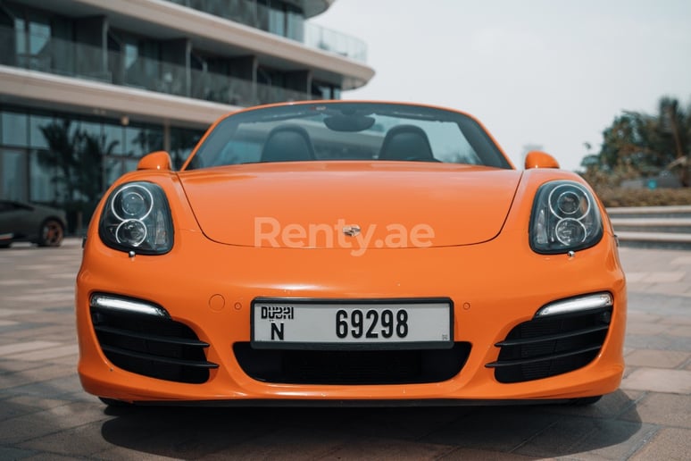 Porsche Boxster (Оранжевый), 2016 для аренды в Дубай