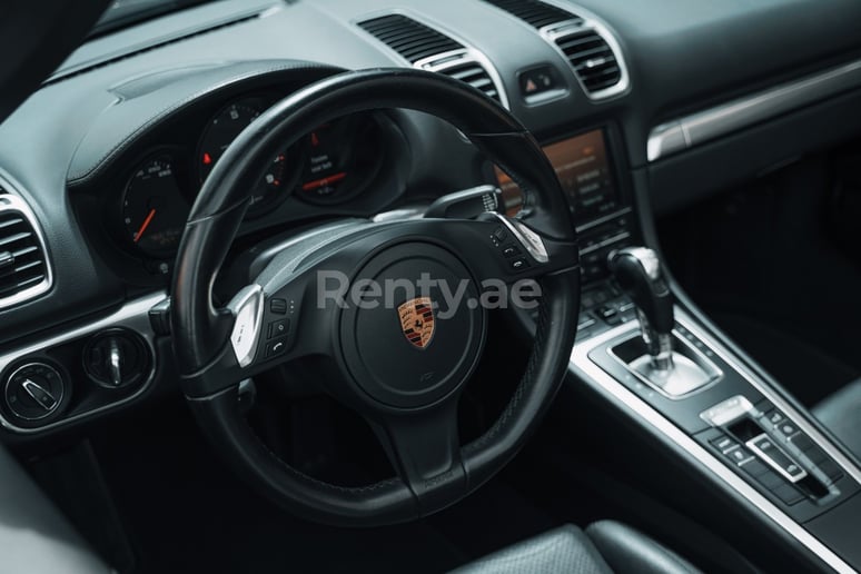 Porsche Boxster (Оранжевый), 2016 для аренды в Дубай