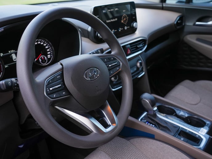Hyundai Santa Fe (Perle blanche), 2023 &agrave; louer &agrave; Sharjah